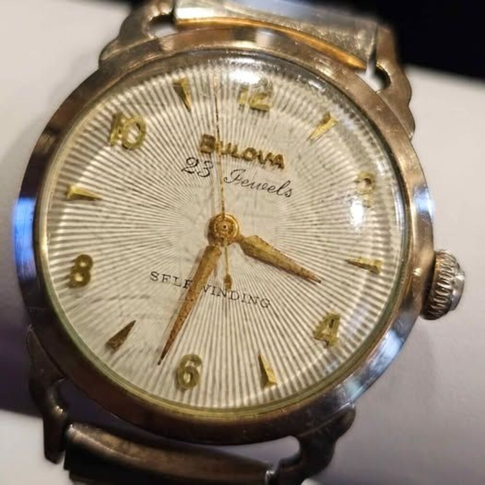 Vintage 1950s 23 Jewel, Self winding Bulova watch.